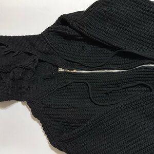 Cool fringed cropped hoodie black. Women’s S fit.